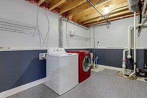 Serene Pentwater Getaway w/ Yard Near Lakes