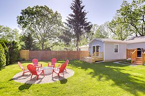 Three Oaks Home w/ Guest House - 8 Mi to Beach!
