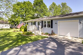 Three Oaks Home w/ Guest House - 8 Mi to Beach!