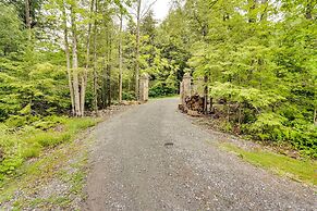 Secluded Elka Park Cabin: Hot Tub & Fire Pit!