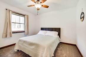 Hatfield Vacation Rental w/ Private Hot Tub!