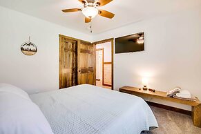 Hatfield Vacation Rental w/ Private Hot Tub!