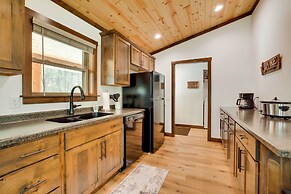 Hatfield Vacation Rental w/ Private Hot Tub!