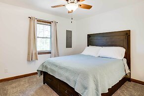 Hatfield Vacation Rental w/ Private Hot Tub!
