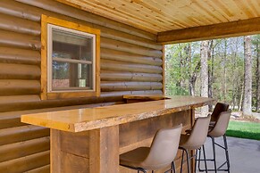 Hatfield Vacation Rental w/ Private Hot Tub!