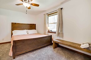 Hatfield Vacation Rental w/ Private Hot Tub!