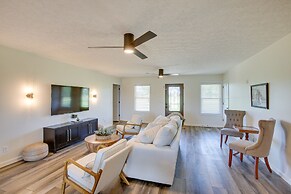 Private Pool & Hot Tub: Expansive Cedar Hill Home