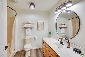 Private Pool & Hot Tub: Expansive Cedar Hill Home