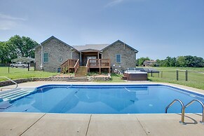 Private Pool & Hot Tub: Expansive Cedar Hill Home