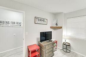 Branson Escape w/ Pool Access, Grill & Balcony!