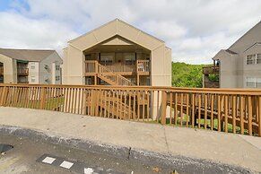 Branson Escape w/ Pool Access, Grill & Balcony!