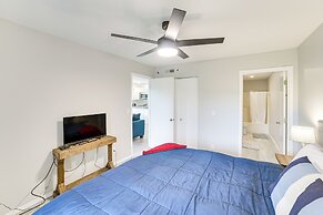 Branson Escape w/ Pool Access, Grill & Balcony!