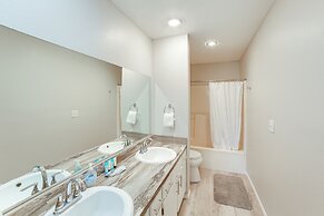 Branson Escape w/ Pool Access, Grill & Balcony!