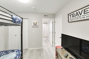 Branson Escape w/ Pool Access, Grill & Balcony!