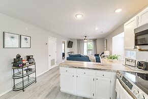 Branson Escape w/ Pool Access, Grill & Balcony!