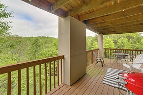 Branson Escape w/ Pool Access, Grill & Balcony!