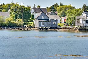 Historic Winter Harbor Cottage w/ Waterfront Views