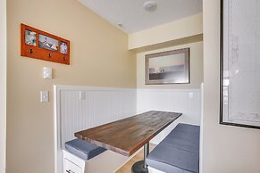 Gorgeous Onekama Condo w/ Pool & Lake Access!