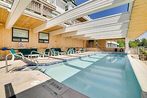 Gorgeous Onekama Condo w/ Pool & Lake Access!