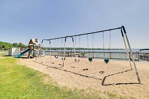 Gorgeous Onekama Condo w/ Pool & Lake Access!