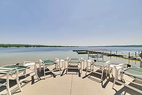 Gorgeous Onekama Condo w/ Pool & Lake Access!