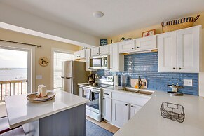 Gorgeous Onekama Condo w/ Pool & Lake Access!