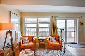 Gorgeous Onekama Condo w/ Pool & Lake Access!