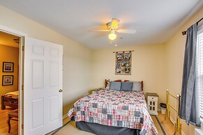 Gorgeous Onekama Condo w/ Pool & Lake Access!