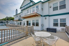 Gorgeous Onekama Condo w/ Pool & Lake Access!