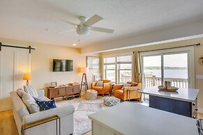 Gorgeous Onekama Condo w/ Pool & Lake Access!