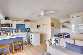 Gorgeous Onekama Condo w/ Pool & Lake Access!