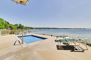 Gorgeous Onekama Condo w/ Pool & Lake Access!