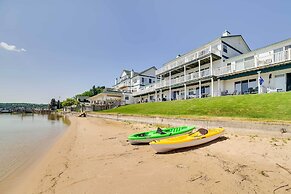 Gorgeous Onekama Condo w/ Pool & Lake Access!