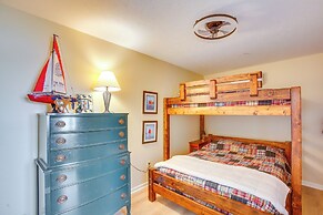 Gorgeous Onekama Condo w/ Pool & Lake Access!