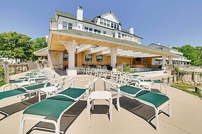 Gorgeous Onekama Condo w/ Pool & Lake Access!