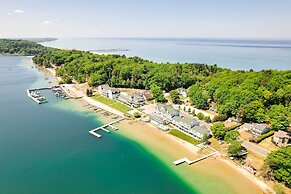 Gorgeous Onekama Condo w/ Pool & Lake Access!