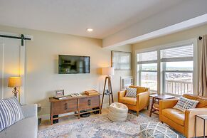 Gorgeous Onekama Condo w/ Pool & Lake Access!