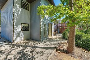 Branson Getaway: Deck w/ Pool View + BBQ Grill!