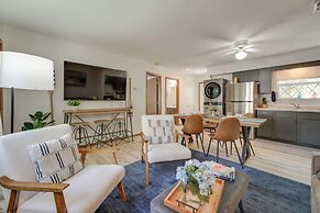 Branson Getaway: Deck w/ Pool View + BBQ Grill!