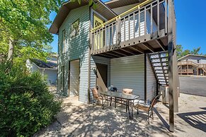 Branson Getaway: Deck w/ Pool View + BBQ Grill!