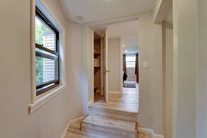 Stylish Harveys Lake Apt - Steps to the Water!