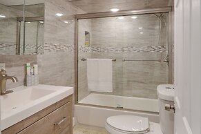 Stylish Harveys Lake Apt - Steps to the Water!