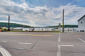 Stylish Harveys Lake Apt - Steps to the Water!