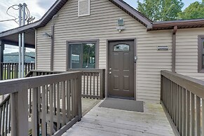 Second-floor Harveys Lake Apartment With Deck!