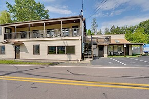 Second-floor Harveys Lake Apartment With Deck!