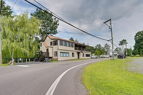 Second-floor Harveys Lake Apartment With Deck!