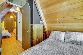 Long Lake Cabin w/ Kayaks, Private Beach & Dock!