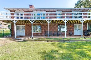 Lakefront Arkansas Escape w/ Grill, Dock & Kayaks!