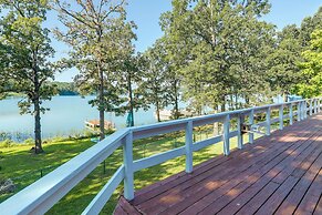 Lakefront Arkansas Escape w/ Grill, Dock & Kayaks!