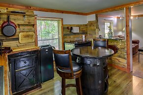 Cozy Cabin Near Lake Hartwell & Clemson University